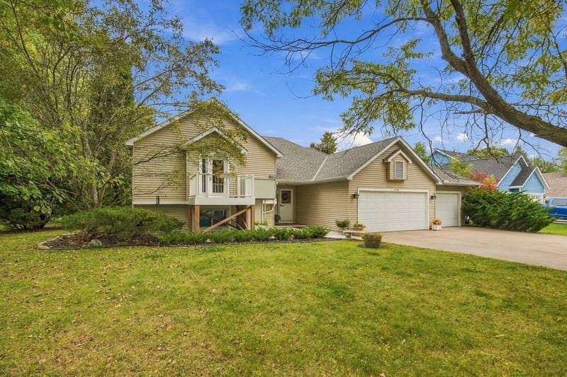 7596 216th St N, Forest Lake, MN 55025