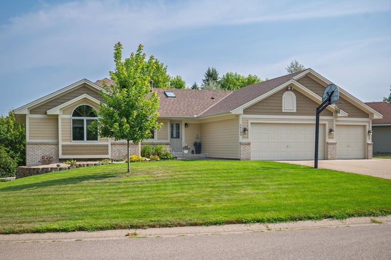16185 Inglewood Dr, Lakeville, MN 55044