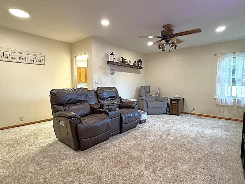 65 1st St SE, Elgin, MN 55932