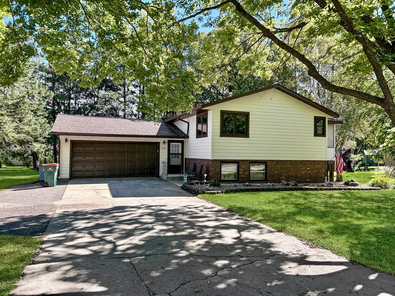 814 10th St SW, Wadena, MN 56482