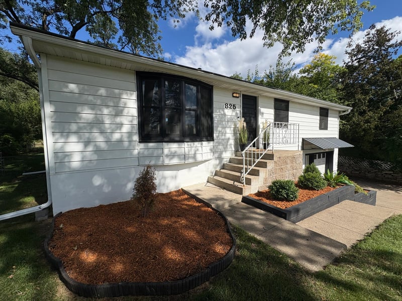 825 W River Rd, Champlin, MN 55316