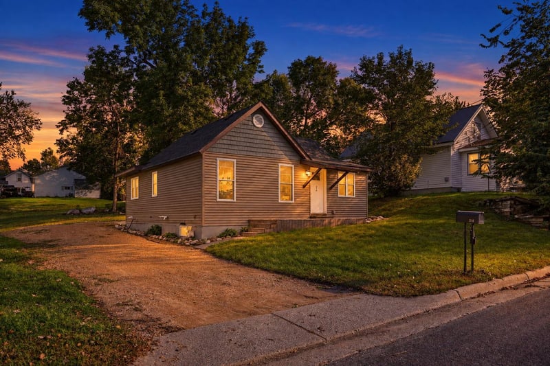 316 Paquin St W, Waterville, MN 56096