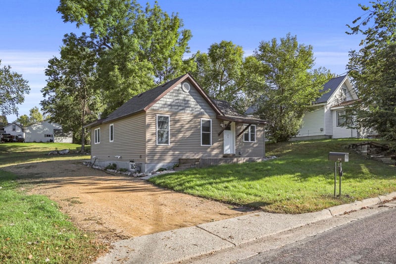 316 Paquin St W, Waterville, MN 56096