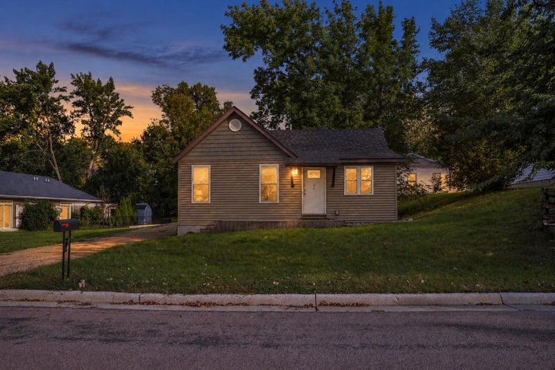 316 Paquin St W, Waterville, MN 56096