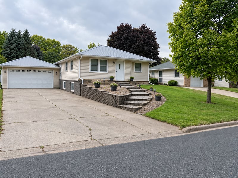 455 Division St, Gaylord, MN 55334