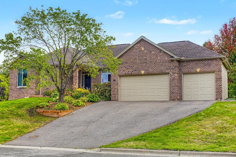 818 Park Place Dr, Mendota Heights, MN 55118