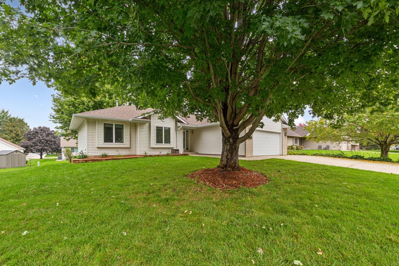 812 Lancer Dr NE, Owatonna, MN 55060
