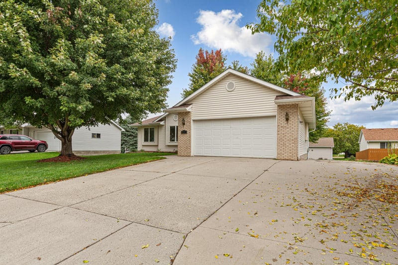 812 Lancer Dr NE, Owatonna, MN 55060