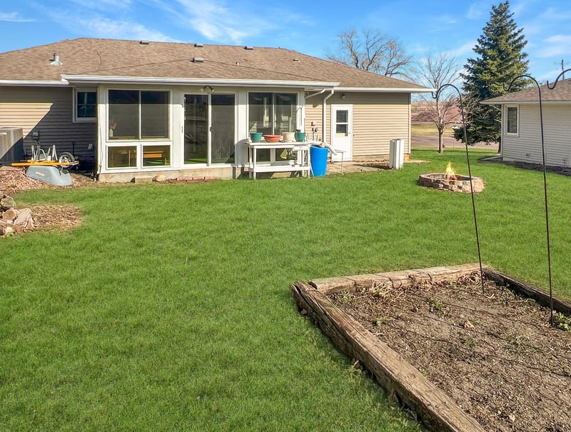 103 Montgomery St, Welcome, MN 56181