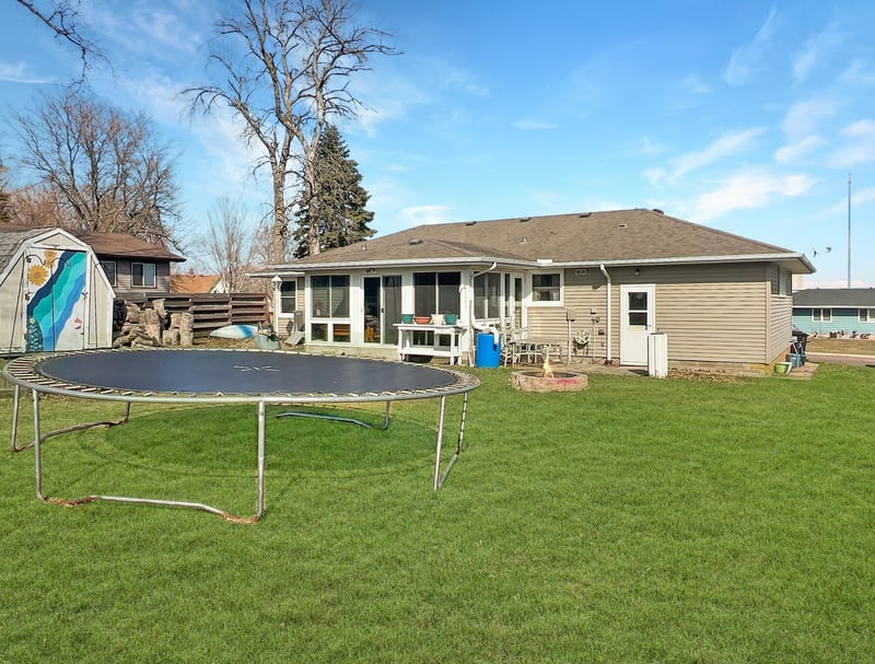 103 Montgomery St, Welcome, MN 56181