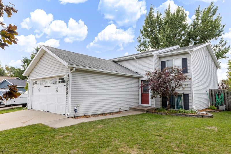2909 29th Avenue Cir S, Moorhead, MN 56560