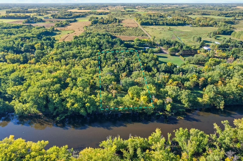 6167 Royal River Rd, Braham, MN 55006