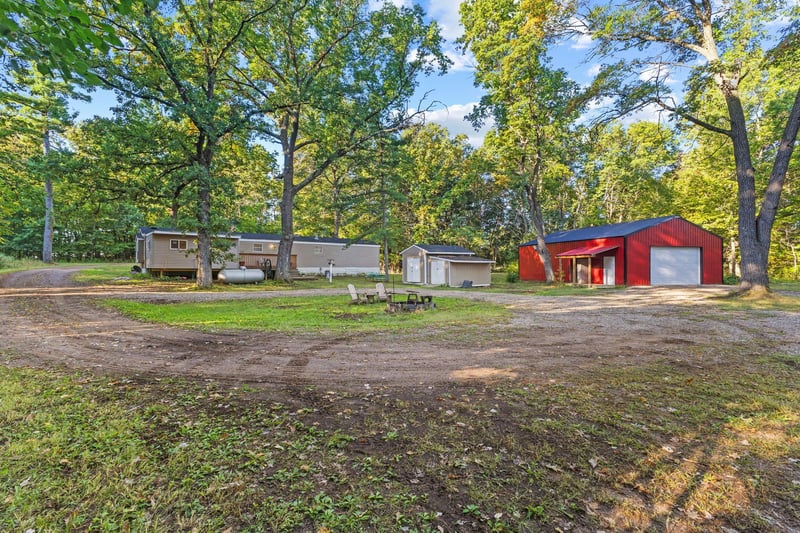 6167 Royal River Rd, Braham, MN 55006