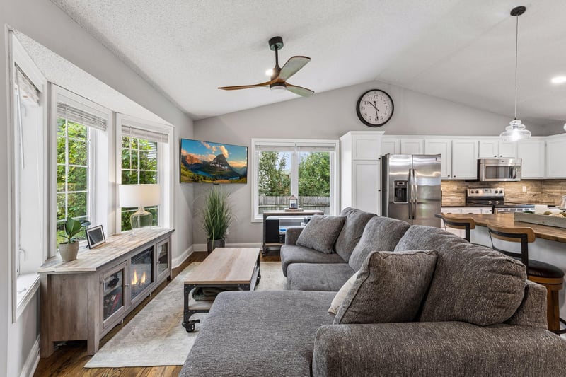 8340 Grace Ct, Victoria, MN 55386
