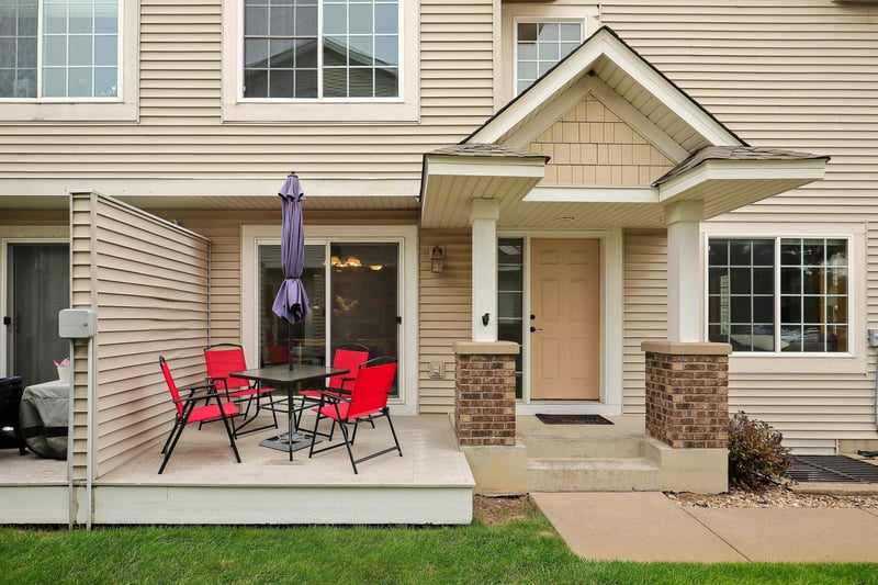 1645 County Road D E, Maplewood, MN 55109