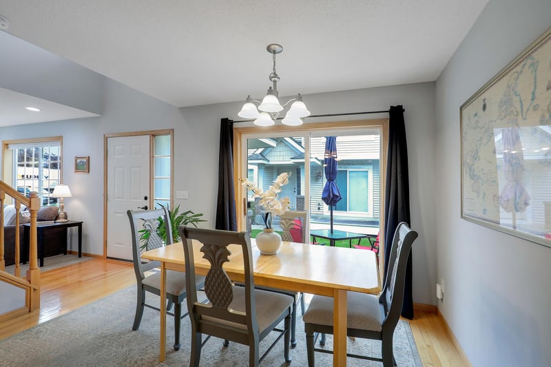 1645 County Road D E, Maplewood, MN 55109