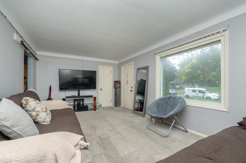 1809 Jackson St, Maplewood, MN 55117