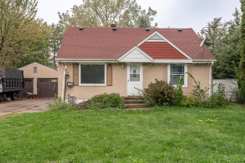 1809 Jackson St, Maplewood, MN 55117