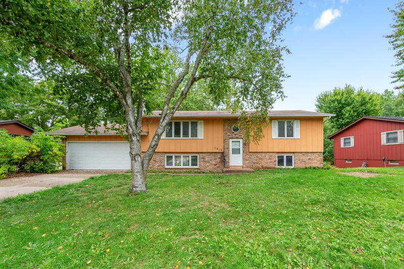 1513 Eisenhower Ct, Northfield, MN 55057