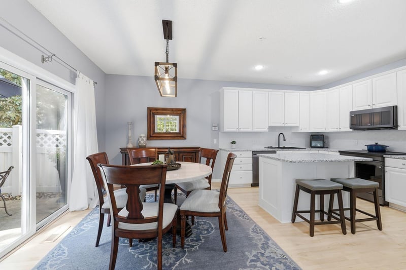 10100 Bridgehill Ter, Eden Prairie, MN 55347