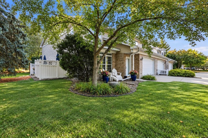10100 Bridgehill Ter, Eden Prairie, MN 55347