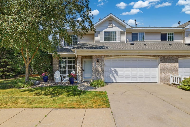 10100 Bridgehill Ter, Eden Prairie, MN 55347