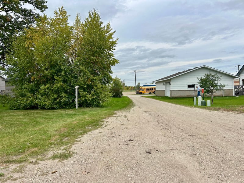 137 W 5th St, Newfolden, MN 56738