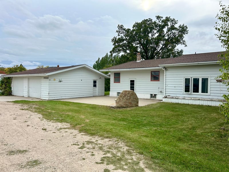 137 W 5th St, Newfolden, MN 56738