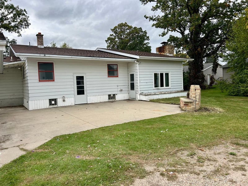 137 W 5th St, Newfolden, MN 56738