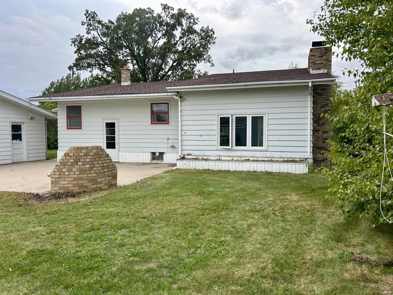 137 W 5th St, Newfolden, MN 56738