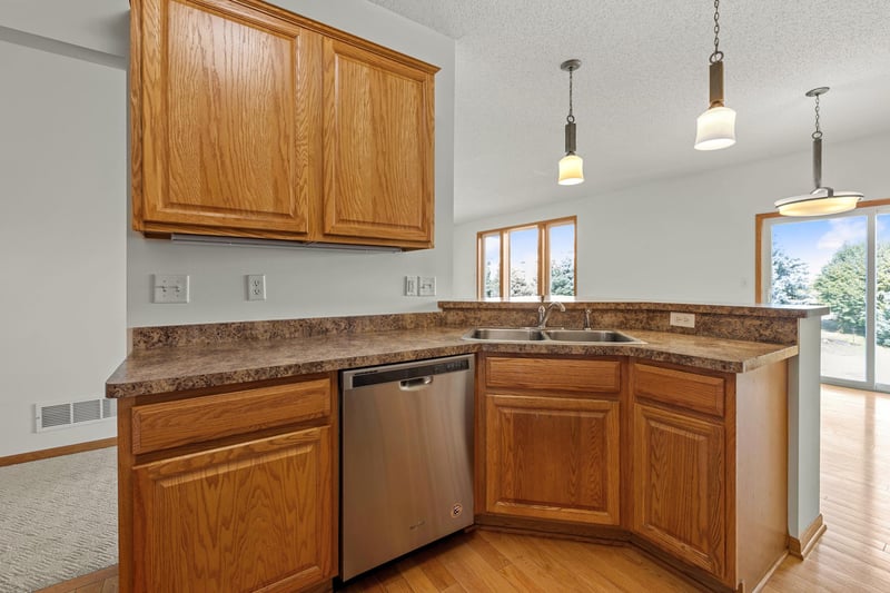 1096 Danube Ave, Shakopee, MN 55379