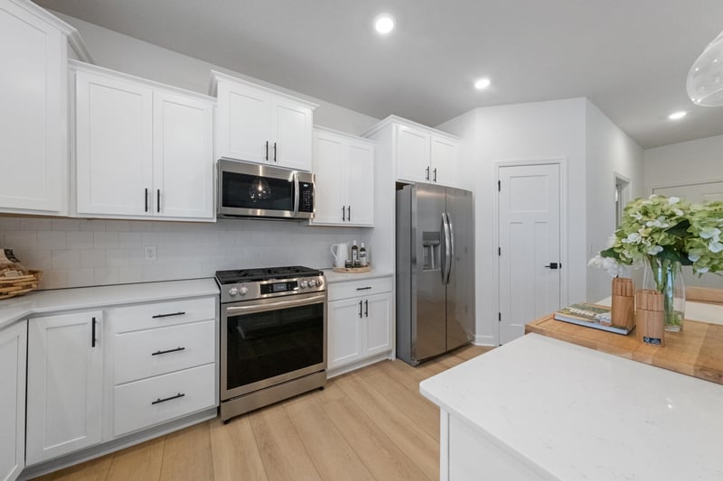 1083 Adamstown Dr, Rosemount, MN 55068