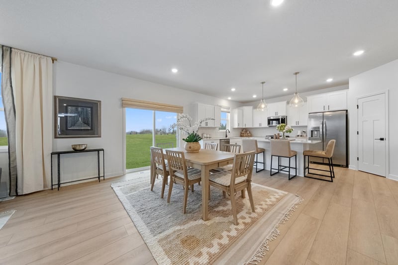 1083 Adamstown Dr, Rosemount, MN 55068