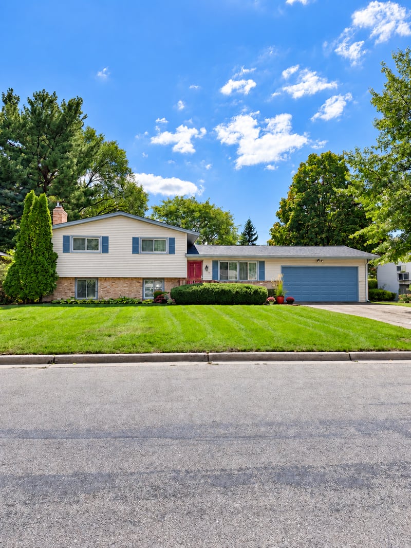 708 Holland Ln NE, Spring Lake Park, MN 55432