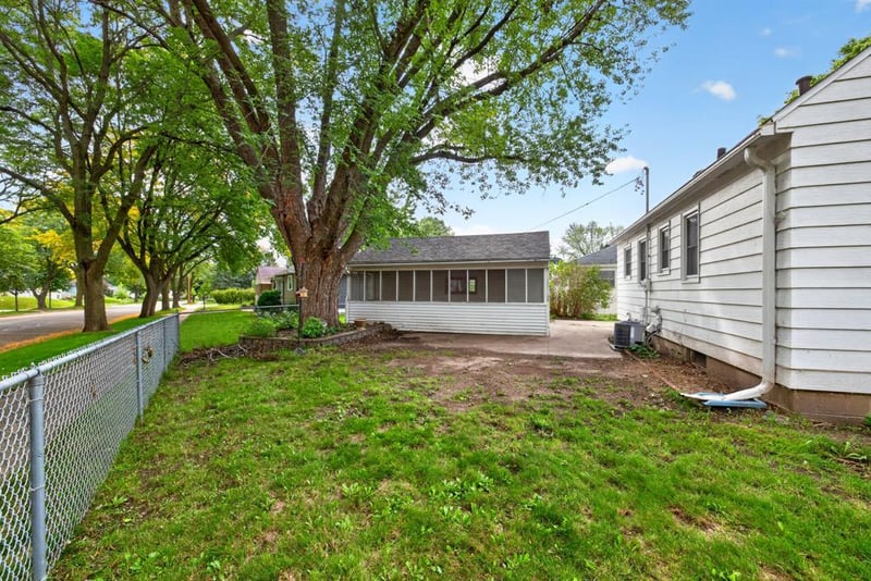 1438 15th Ave NW, Rochester, MN 55901