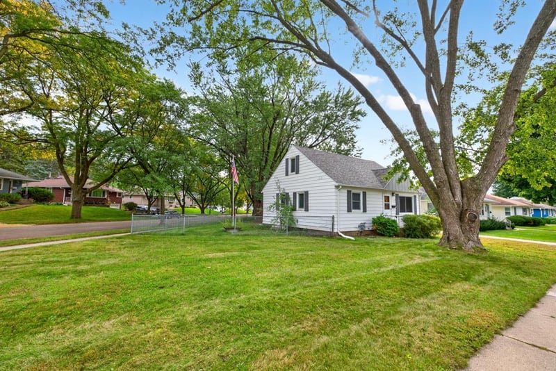 1438 15th Ave NW, Rochester, MN 55901