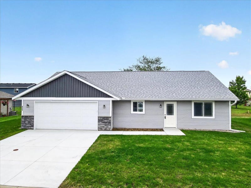 425 4th Ave SE, Saint Joseph, MN 56374
