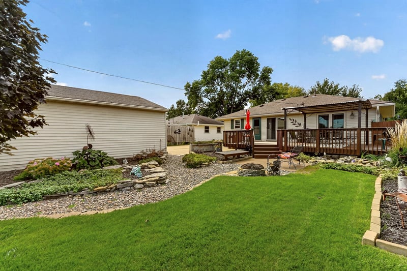 2528 11th Ave NW, Rochester, MN 55901