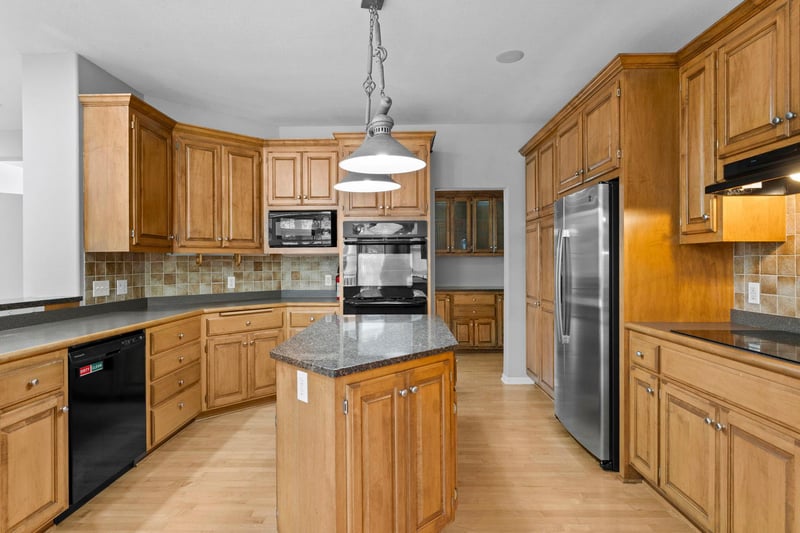8915 Umbria Pl N, Maple Grove, MN 55311