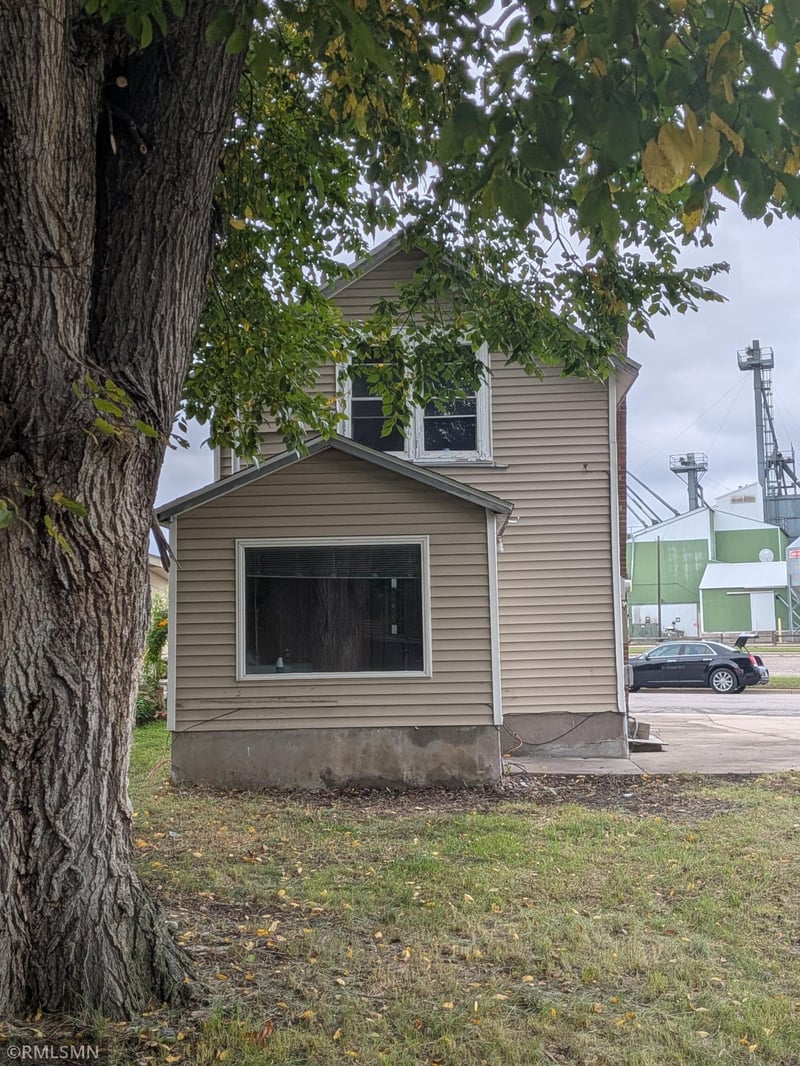 210 1st St SE, Melrose, MN 56352