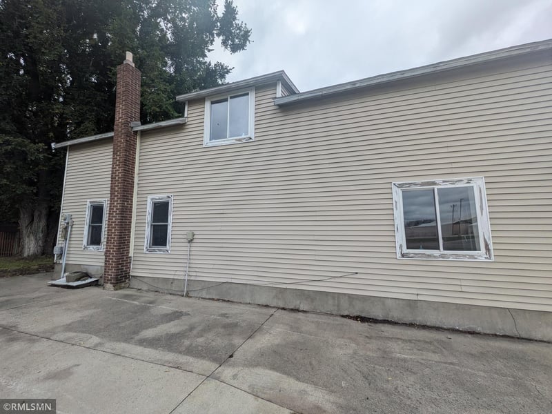 210 1st St SE, Melrose, MN 56352