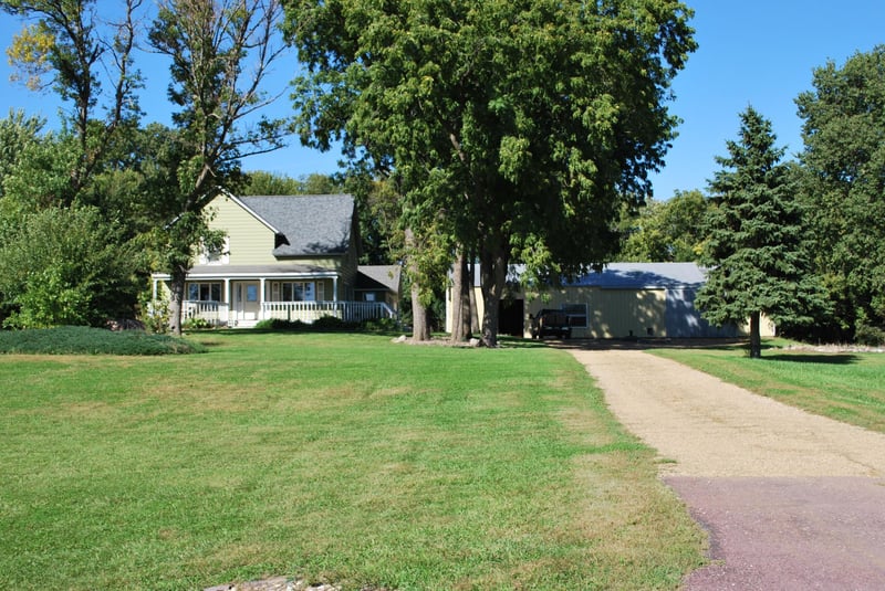 911 Lake Aires Rd, Fairmont, MN 56031
