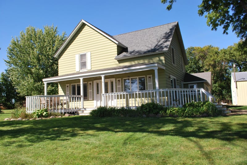911 Lake Aires Rd, Fairmont, MN 56031