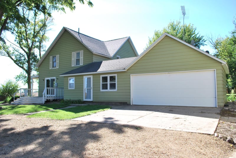 911 Lake Aires Rd, Fairmont, MN 56031