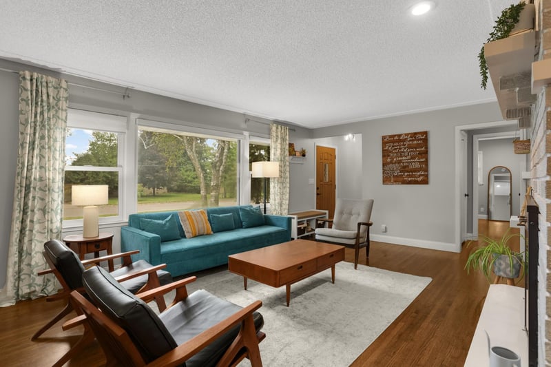 2482 Pascal St, Roseville, MN 55113