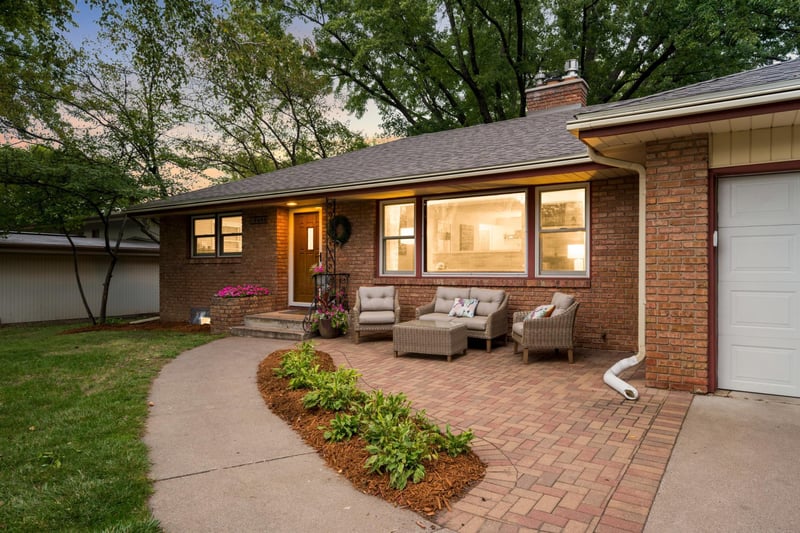 2482 Pascal St, Roseville, MN 55113