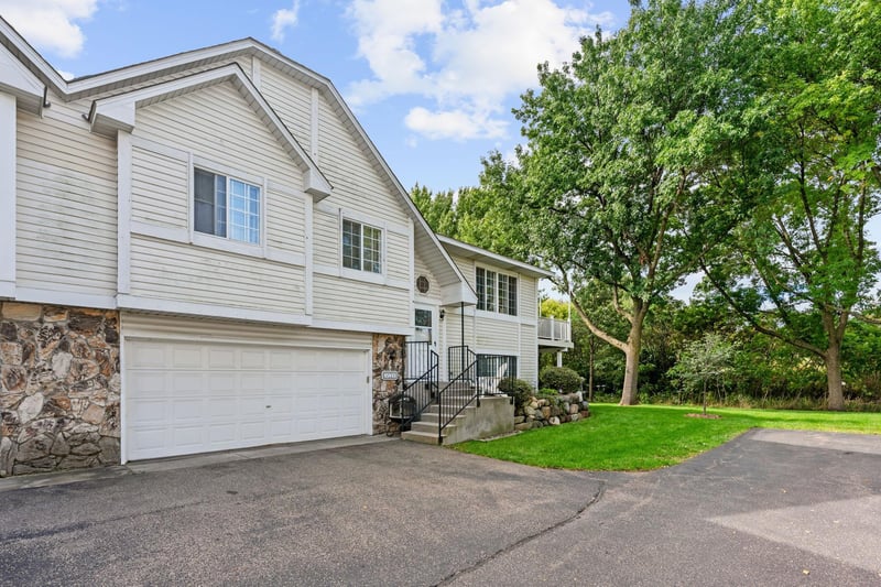 15813 Griffon Pa, Apple Valley, MN 55124