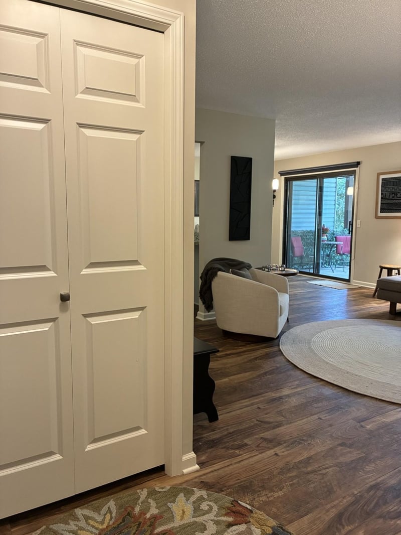 997 Heritage Ct E, Vadnais Heights, MN 55127