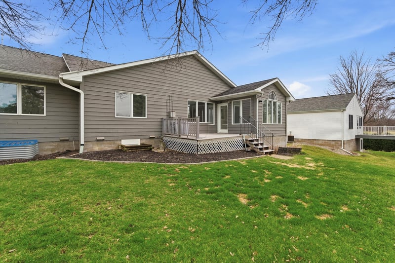 233 Gilbert Ave SW, Madelia, MN 56062