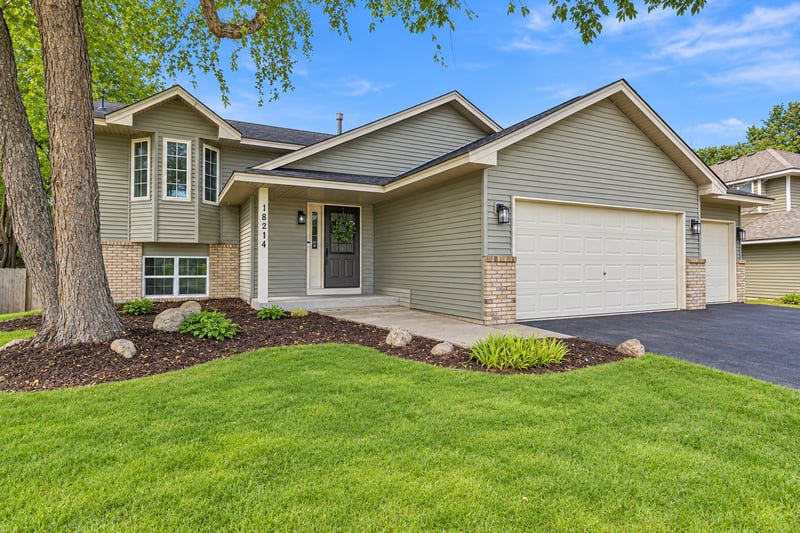 18214 Ironton St NW, Elk River, MN 55330